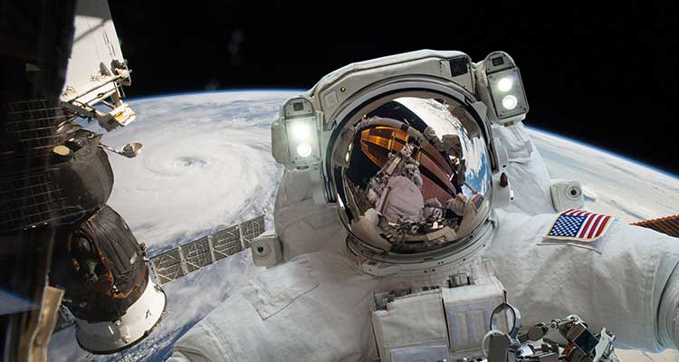 NASA-Astronauten starten aus Amerika im historischen Testflug des SpaceX Crew Dragon